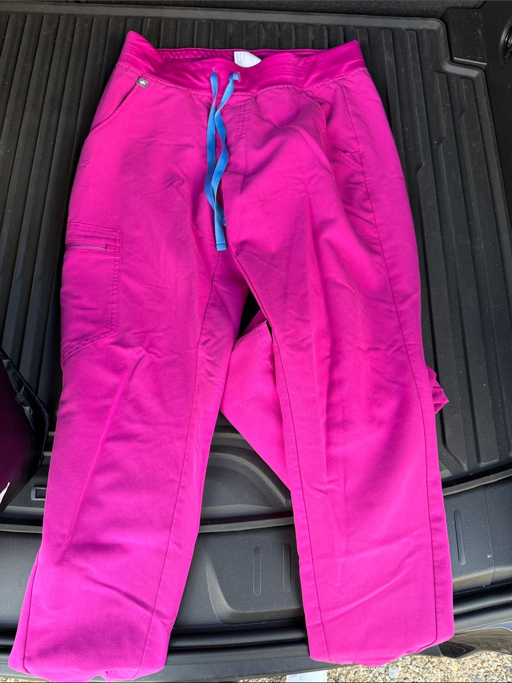 Figs Women's Raspberry Sorbet set - Picture 3 of 5